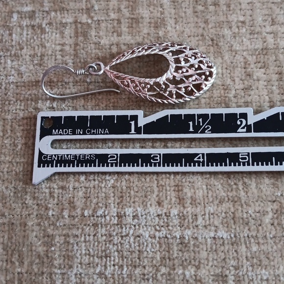 Delicate 925 Sterling Silver Cut Out Tear Drop Dangle Earrings - Picture 4 of 7